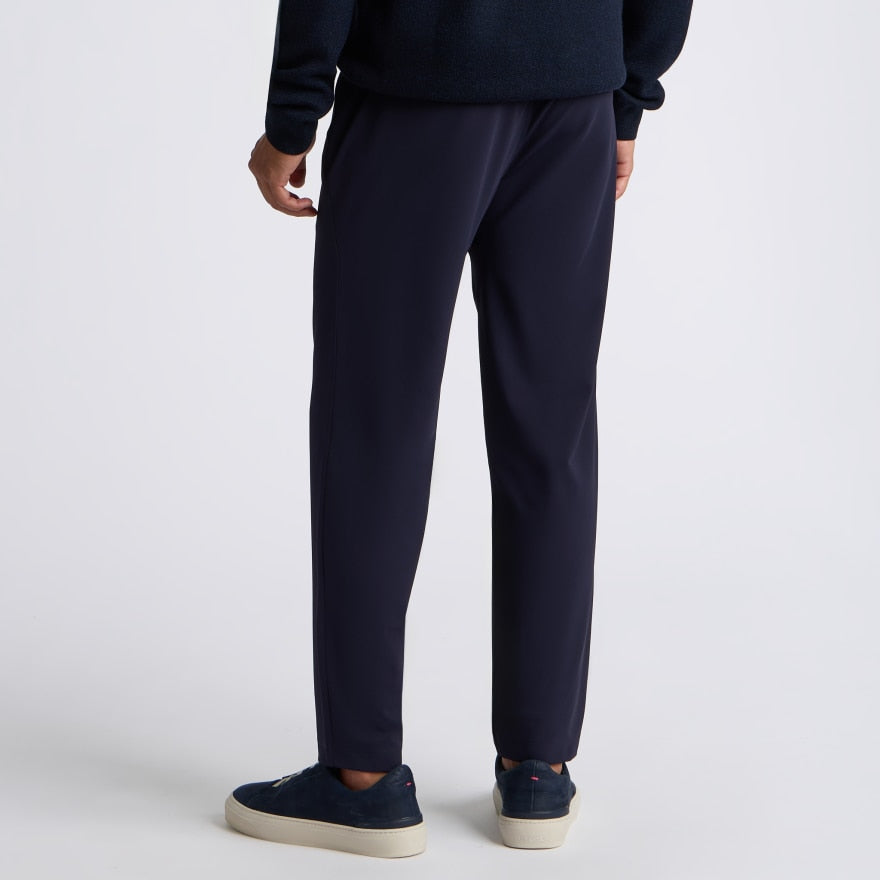 THE EFFORTLESS JOGGER - US 8921